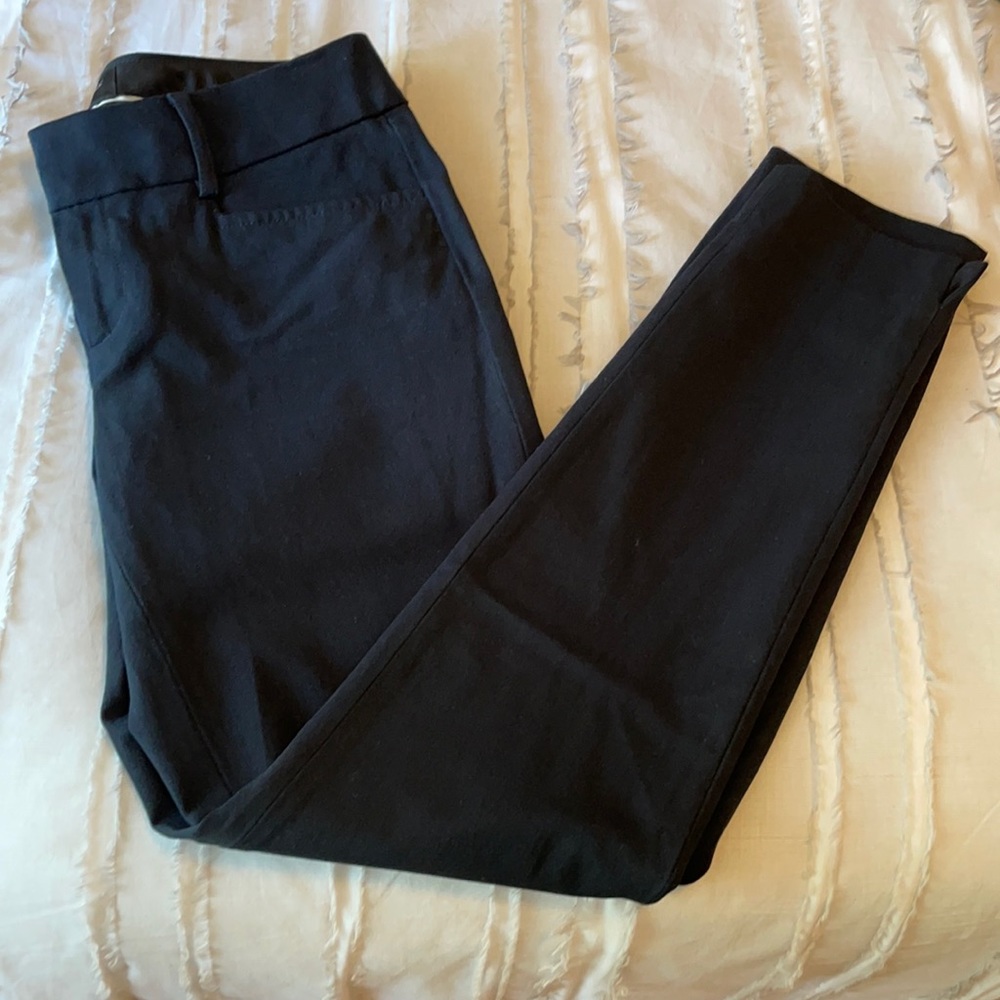 New size 2 navy Jackson pant from banana republic